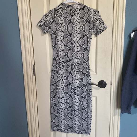 Size Small - Picture 2 of 2